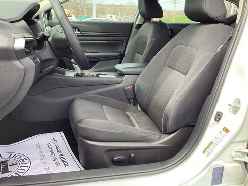 Used 2025 Nissan Altima 2.5 SV image 12