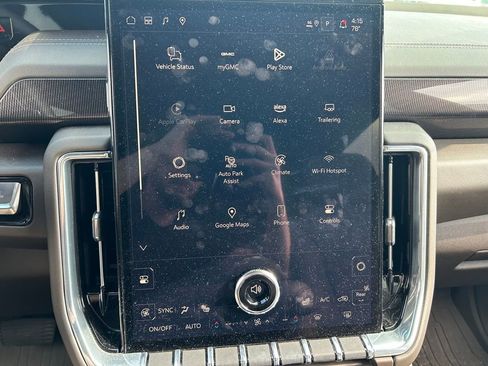 Used 2025 GMC Yukon Elevation AWD/4WD image 12