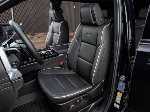 Used 2026 Cadillac Escalade ESV Sport w/ LPO, ONYX Package image 30