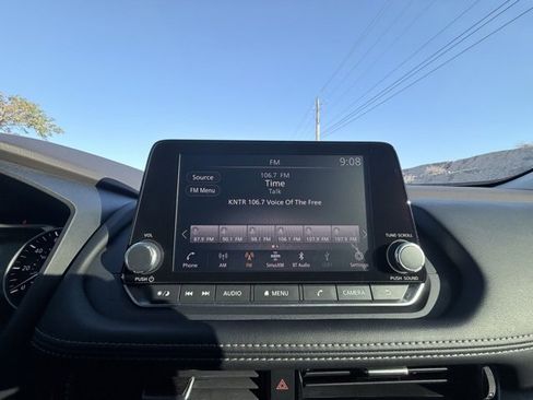 Used 2021 Nissan Rogue SV w/ Premium Package image 13