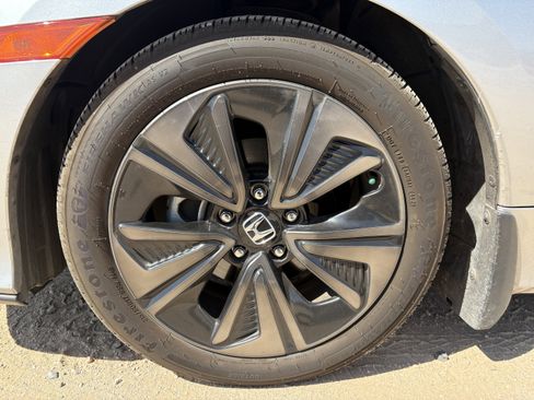 Used 2018 Honda Civic EX image 9