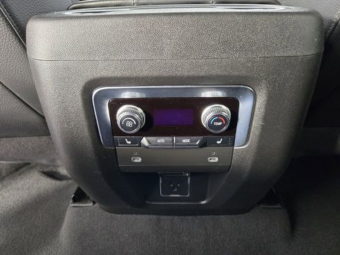 Used 2023 GMC Yukon XL Denali image 32