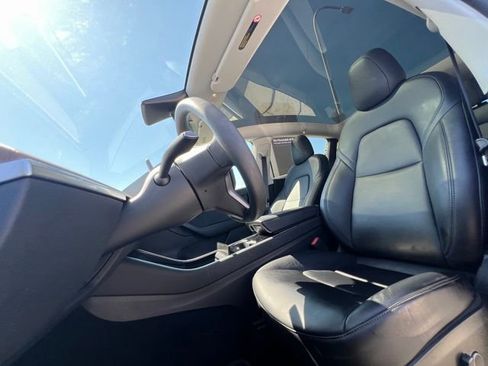 Used 2021 Tesla Model Y Long Range AWD/4WD image 18