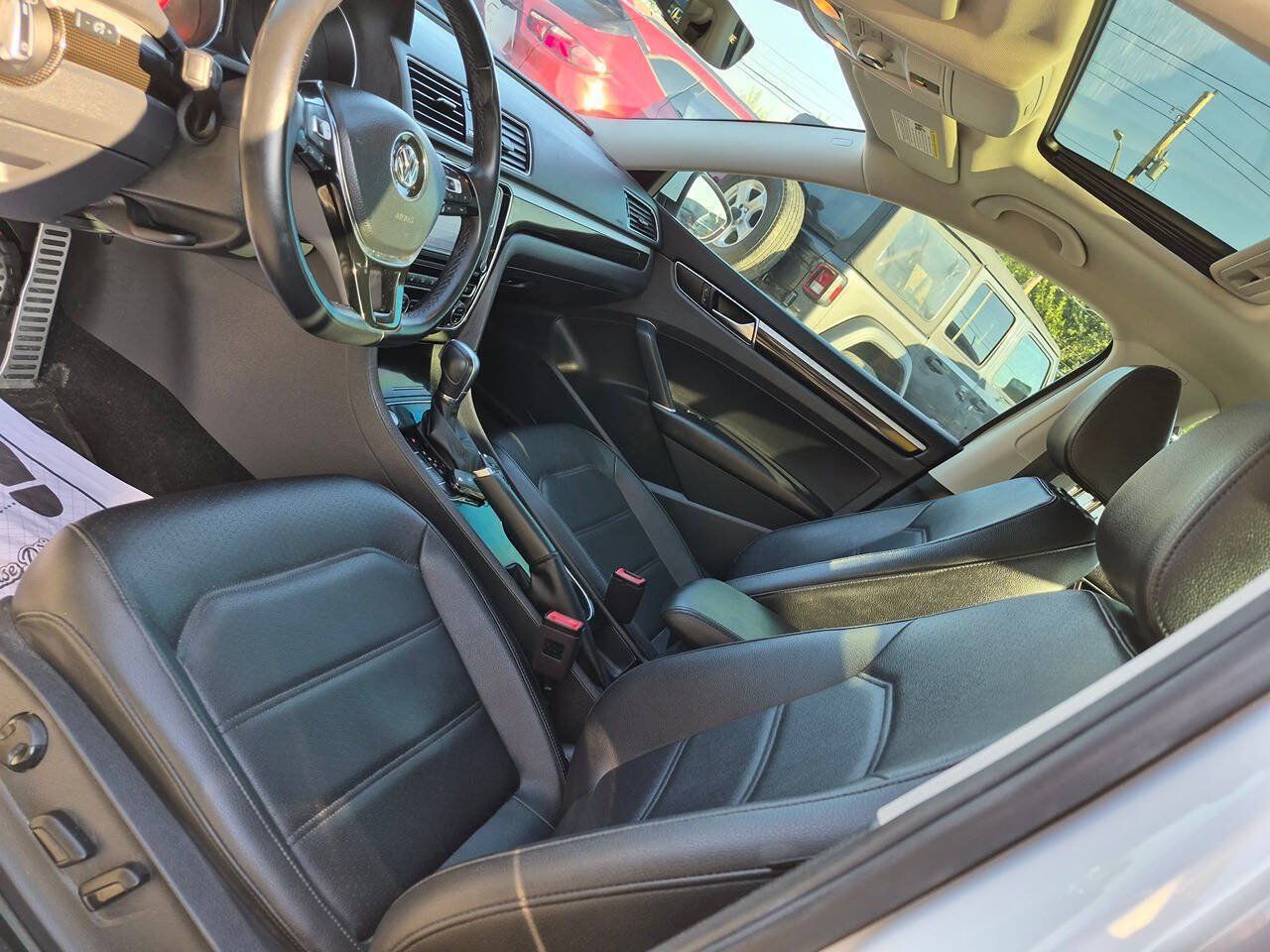 Used 2019 Volkswagen Passat 2.0T SE R-Line FWD image 16