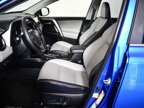 Used 2018 Toyota RAV4 Limited image 17