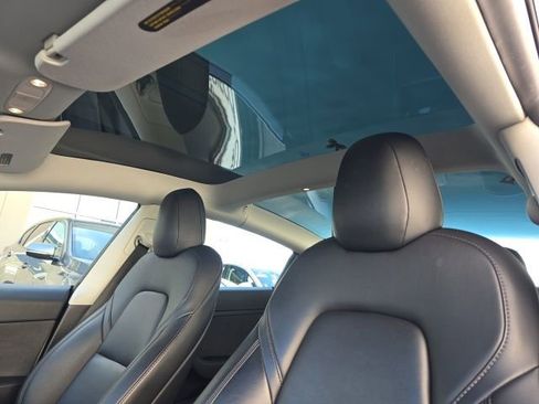 Used 2022 Tesla Model 3 Performance image 18