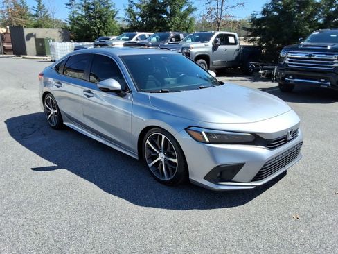 Used 2022 Honda Civic Touring image 3
