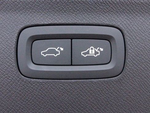 Certified 2025 Volvo XC90 T8 Plus w/ Protection Package Premier image 12