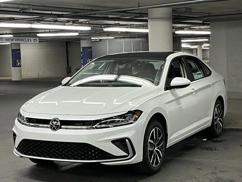 New 2026 Volkswagen Jetta SE image 3