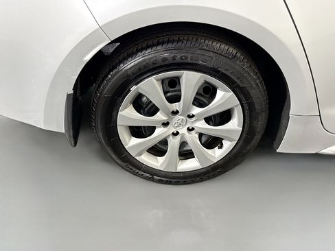Used 2025 Toyota Corolla LE FWD image 32