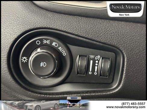 Used 2023 Jeep Renegade Limited AWD/4WD image 16