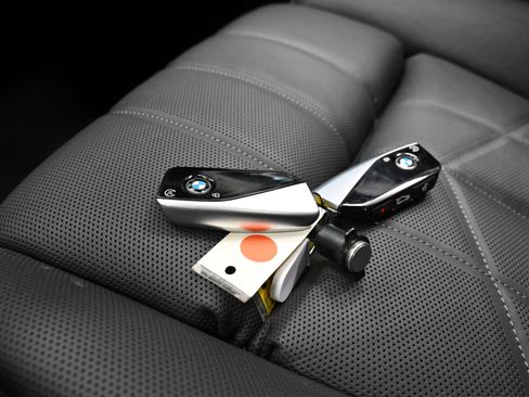 Used 2023 BMW 760i xDrive w/ Parking Assistance Package image 80