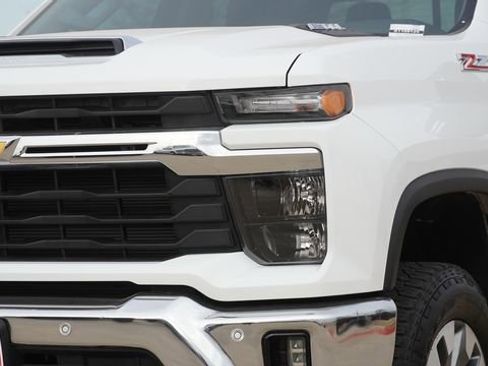 Used 2025 Chevrolet Silverado 2500 LT w/ Safety Package AWD/4WD image 4