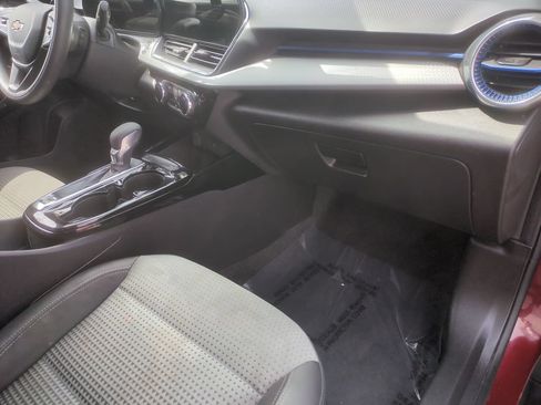 Used 2024 Chevrolet Trax LT FWD image 17