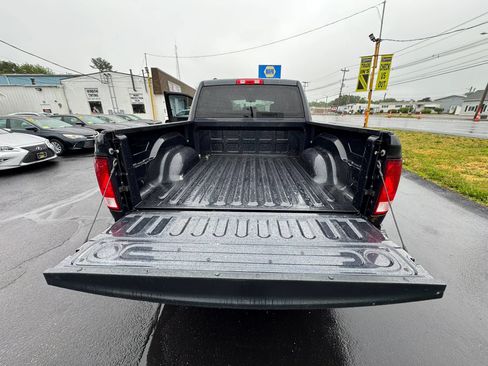 Used 2017 RAM 1500 Express AWD/4WD image 12