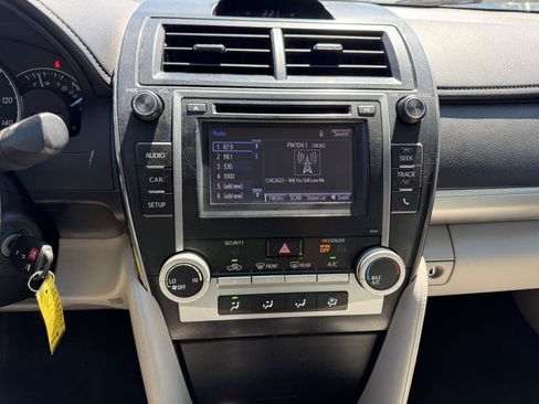 Used 2014 Toyota Camry LE FWD image 15