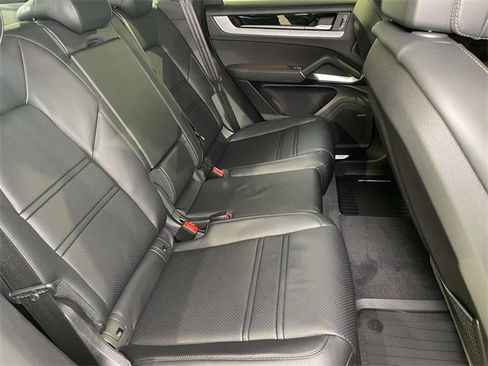 Used 2021 Porsche Macan image 20