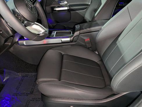 New 2025 Mercedes-Benz GLB 250 image 4