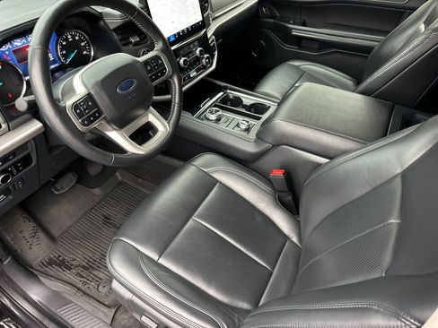 Used 2024 Ford Expedition XLT image 9