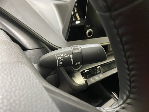 Used 2025 Toyota Prius LE image 31