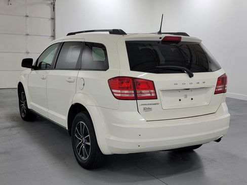 Used 2018 Dodge Journey SE w/ Connectivity Group FWD image 7