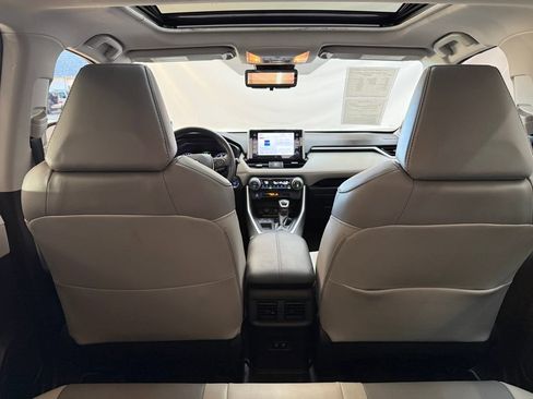 Used 2019 Toyota RAV4 XLE Premium image 18