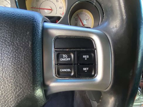 Used 2012 Dodge Challenger SXT image 20