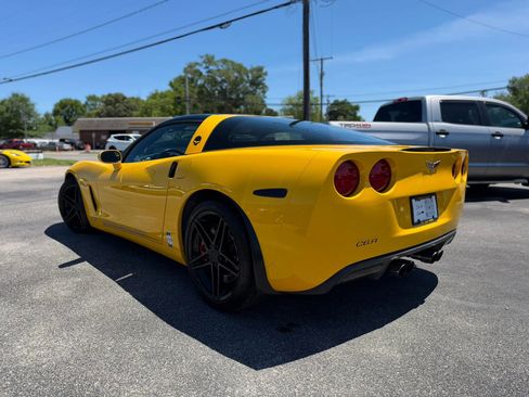 Used 2005 Chevrolet Corvette Coupe w/ Preferred Equipment Group RWD image 5