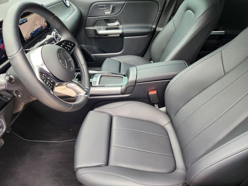 Used 2025 Mercedes-Benz C 300 Sedan image 59