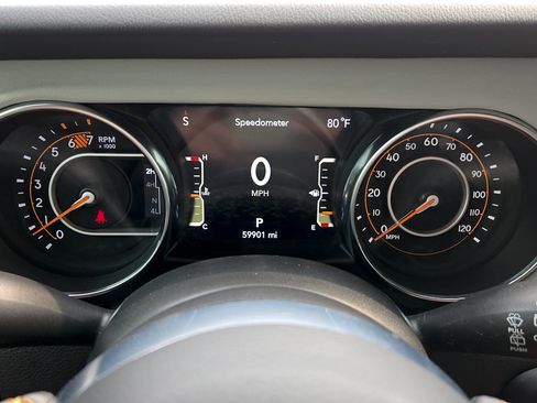 Used 2023 Jeep Wrangler Unlimited Sahara AWD/4WD image 15