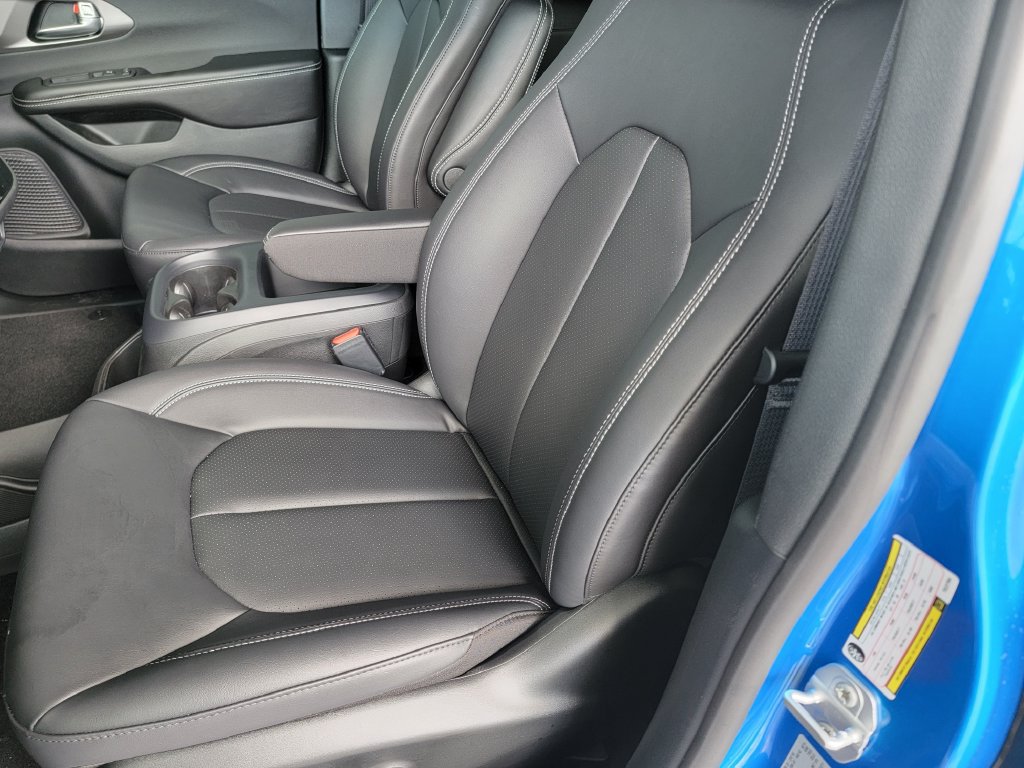 New 2026 Chrysler Pacifica Select FWD image 10
