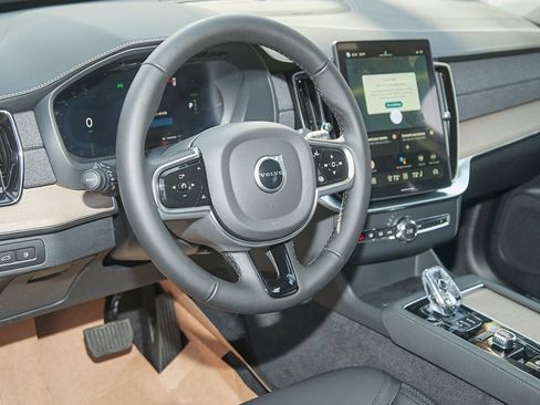 New 2025 Volvo XC90 T8 Plus w/ Protection Package Premier image 12