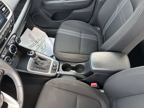 Used 2024 Hyundai Venue SEL FWD image 23