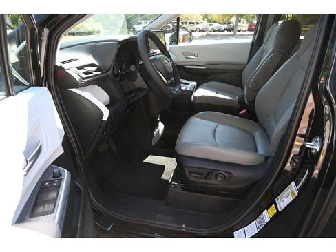 New 2025 Toyota Sienna XLE image 13