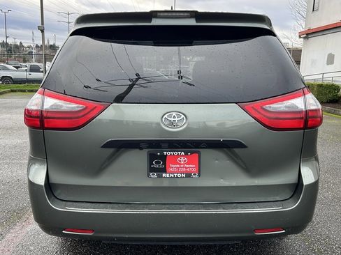 Certified 2020 Toyota Sienna L image 6