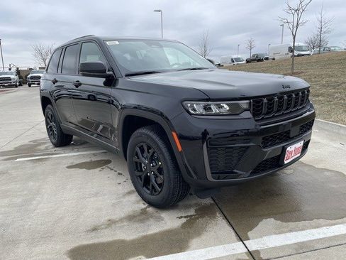 New 2026 Jeep Grand Cherokee Altitude image 8