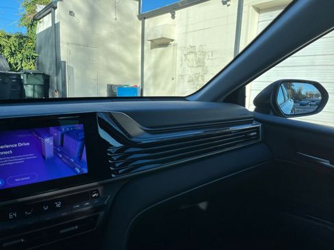 Used 2025 Toyota Camry LE image 30