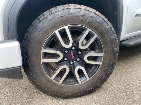 Used 2022 GMC Sierra 1500 AT4 w/ AT4 Preferred Package AWD/4WD image 10