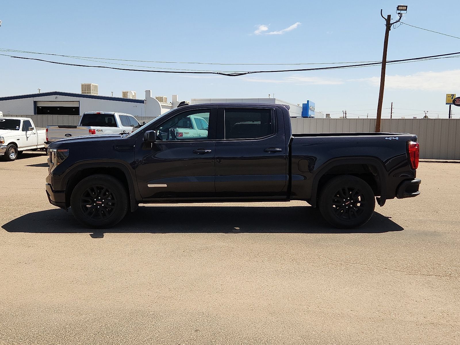 Used 2024 GMC Sierra 1500 Elevation AWD/4WD image 2