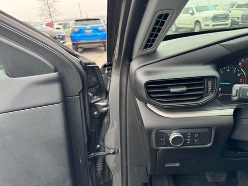 Used 2022 Ford Explorer XLT image 12
