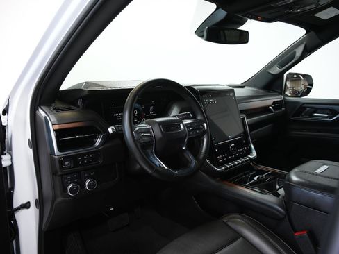 Used 2025 GMC Yukon Denali AWD/4WD image 35