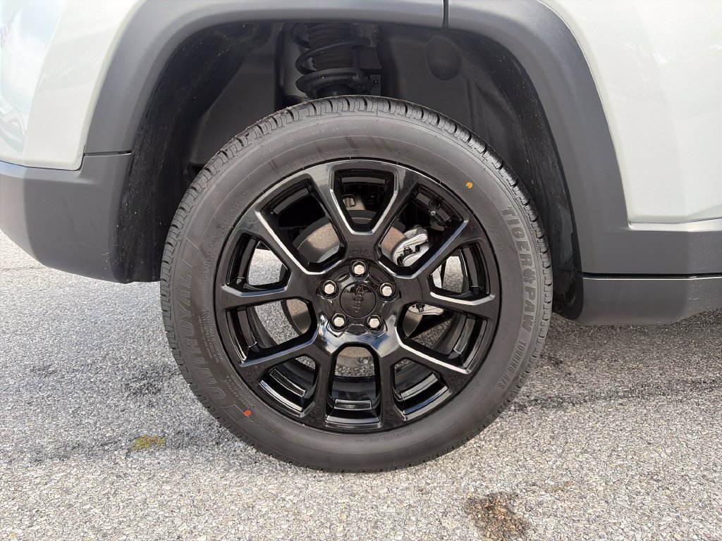 Used 2024 Jeep Compass Latitude w/ Convenience Group AWD/4WD image 40