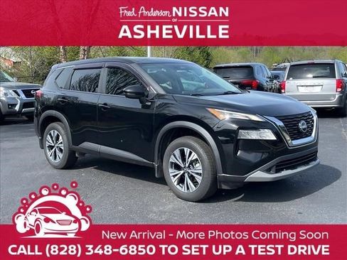 Used 2023 Nissan Rogue SV image 1