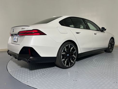 New 2026 BMW 530i xDrive w/ M Sport Package image 9