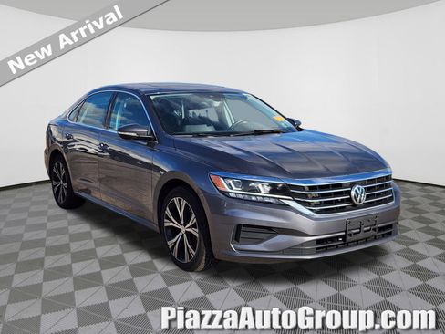 Used 2022 Volkswagen Passat 2.0T SE image 1