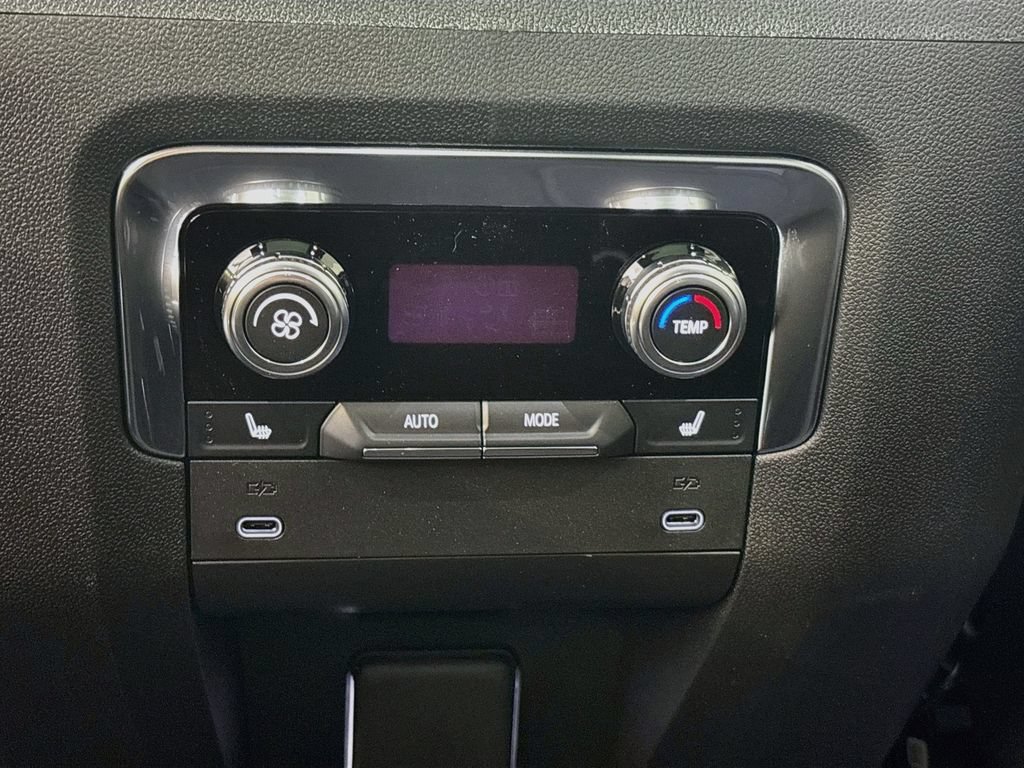 New 2026 GMC Yukon XL AT4 AWD/4WD image 26