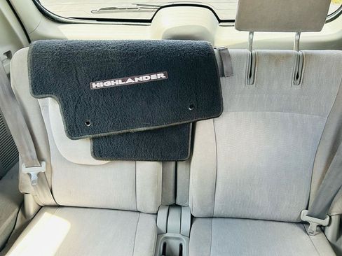 Used 2012 Toyota Highlander FWD image 26