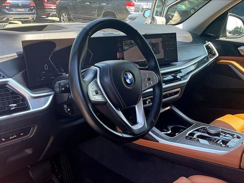 Used 2024 BMW X7 xDrive40i w/ Premium Package AWD/4WD image 8
