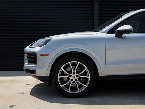 Certified 2025 Porsche Cayenne Coupe image 11