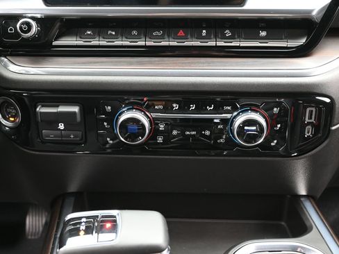 Used 2023 GMC Sierra 1500 SLT AWD/4WD image 36